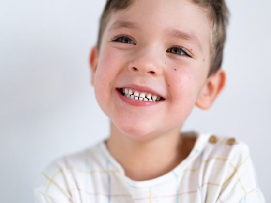 Niño sonriendo - Qué hacer cuando un niño tiene miedo al dentista - Zapico Dental - Odontopediatría en Piedras Blancas